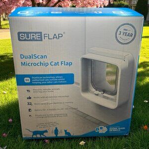 NEW OPEN BOX SureFlap DualScan Microchip Cat Pet Flap Door 4 3/4″ H × 5 5/8″ W